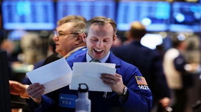 100372983-nyse-trader-happy-budget-deal-getty.530x298
